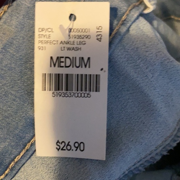 Light wash stretchy jeans - Picture 2 of 2